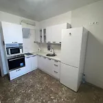 Apartment Comfort Tairova Radugniu *