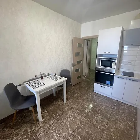 Apartment Comfort Tairova Radugniu